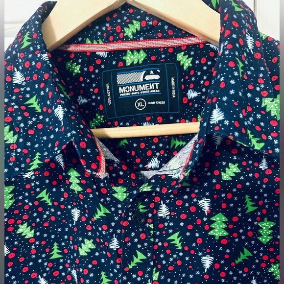 Men’s Monument Blue Green Christmas Trees Holiday Short Sleeve Button Shirt XL - Picture 2 of 4